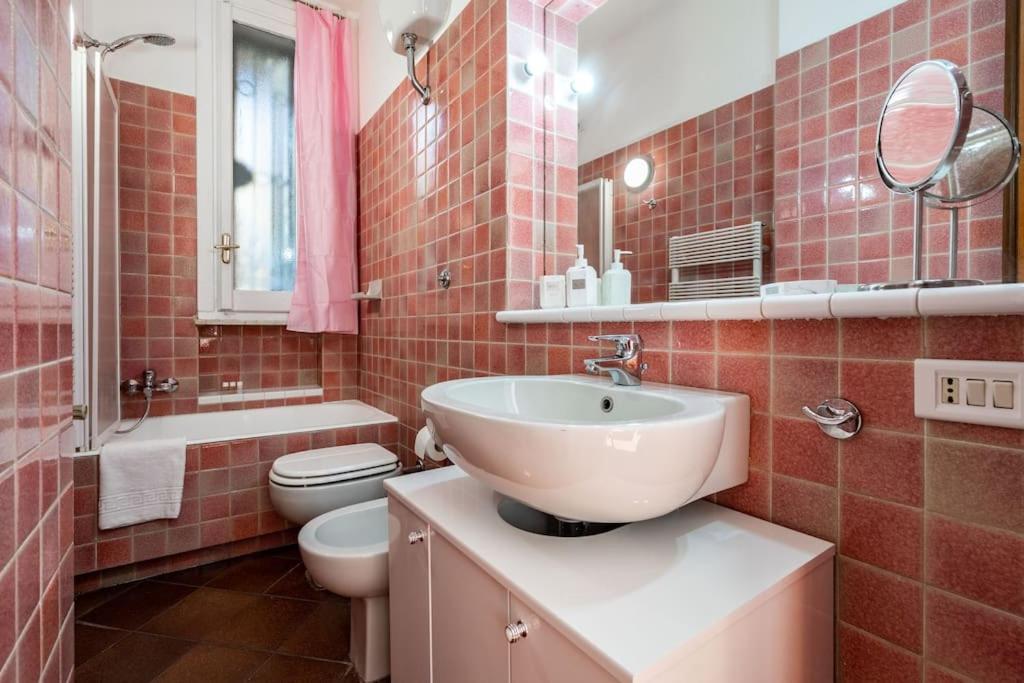 Apartamento A Due Fermate Dal ColosseoWi-Fi & Netflix Gratis Roma Exterior foto