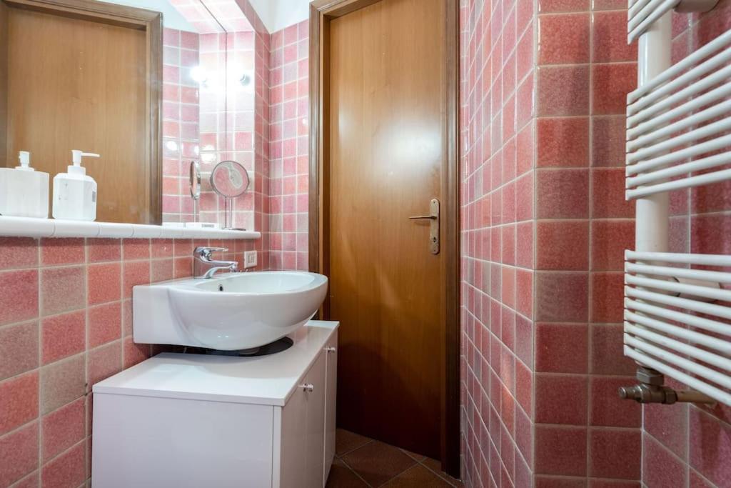 Apartamento A Due Fermate Dal ColosseoWi-Fi & Netflix Gratis Roma Exterior foto